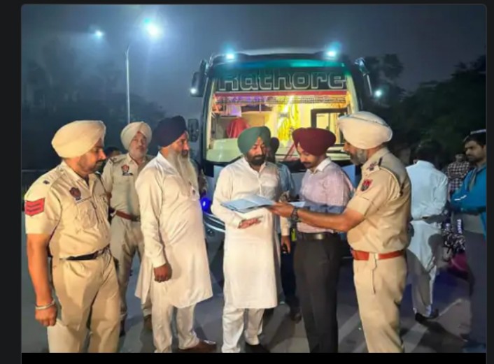 Ranjodh Singh Hadana fined two private buses by checking at 11 o'clock at night